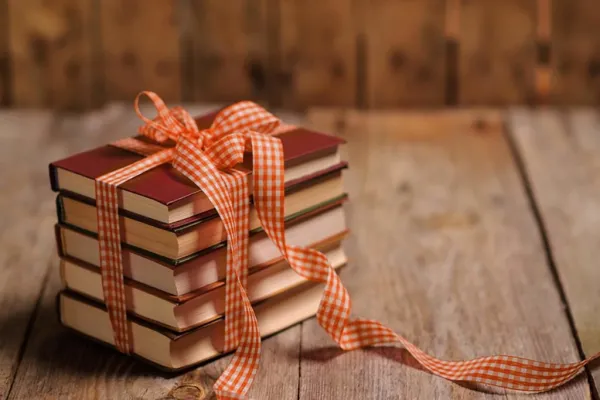 An annual UT OLLI Austin membership is a gift of learning to yourself or loved one.